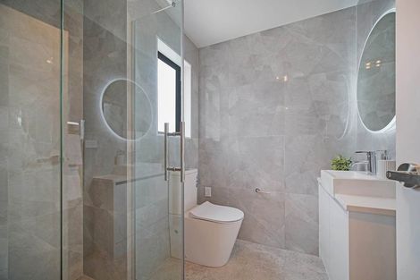 Photo of property in 15 Riverview Road, New Lynn, Auckland, 0600