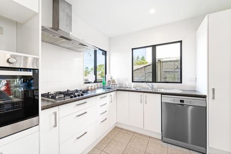Photo of property in 1/64 Schnapper Rock Road, Schnapper Rock, Auckland, 0632