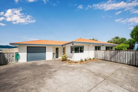 Photo of property in 18 Robert Grove, Paraparaumu, 5032