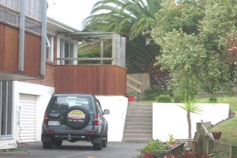Photo of property in 1/5 Holdaway Avenue, Northcote, Auckland, 0627