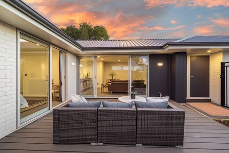 Photo of property in 8b Wychwood Crescent, Bishopdale, Christchurch, 8053