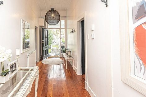 Photo of property in 24 Brassey Road, Saint Johns Hill, Whanganui, 4500