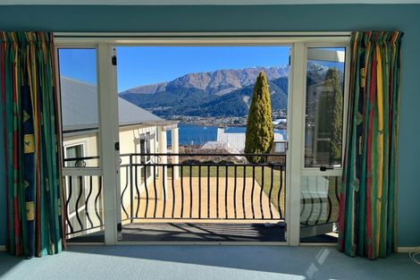 Photo of property in 2 Garland Terrace, Kelvin Heights, Queenstown, 9300