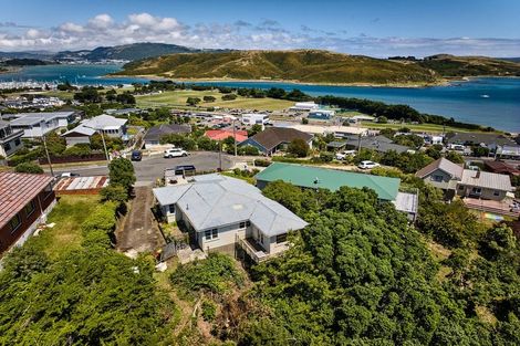 Photo of property in 16 Walker Avenue, Paremata, Porirua, 5026