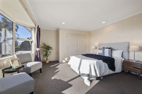 Photo of property in 333 Devon Street West, New Plymouth, 4310