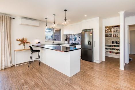 Photo of property in 7 Kikorangi Way, Paraparaumu, 5032