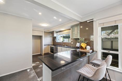 Photo of property in 19 Beach Road, Mellons Bay, Auckland, 2014