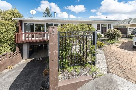 Photo of property in 16 Glamorgan Drive, Torbay, Auckland, 0630