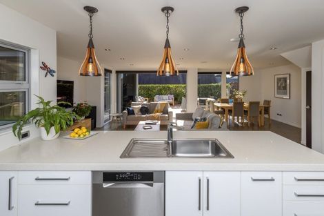 Photo of property in 21 Metzenthin Close, Raumati South, Paraparaumu, 5032