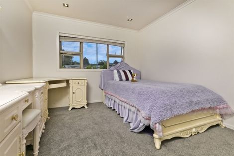 Photo of property in 1 Stow Place, Henderson, Auckland, 0612