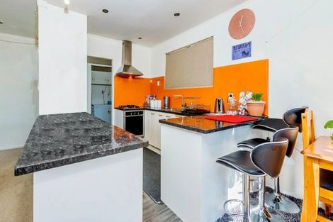 Photo of property in 2 Doone Place, Massey, Auckland, 0614