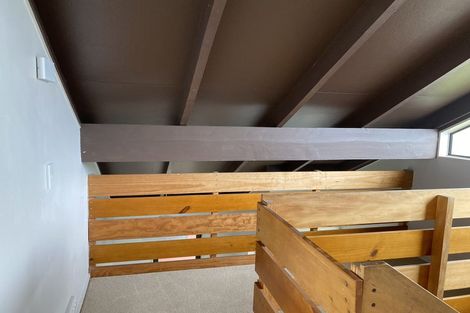 Photo of property in 25a/5 Beach Road, Te Atatu Peninsula, Auckland, 0610