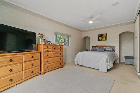 Photo of property in 27 Miro Road, Mangere Bridge, Auckland, 2022