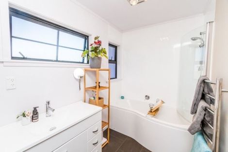 Photo of property in 13 Pennant Grove, Titahi Bay, Porirua, 5022