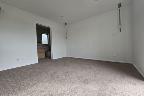 Photo of property in 19 Karaka Village Parade, Karaka, 2580