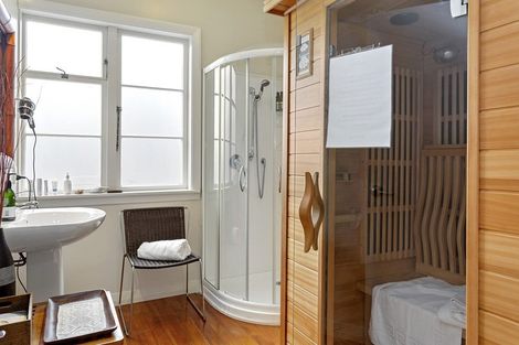 Photo of property in 128 Wilsons Road, Saint Martins, Christchurch, 8022