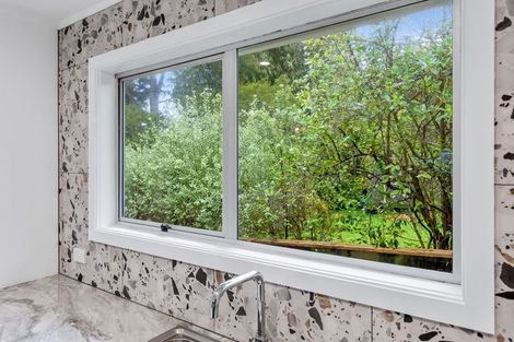 Photo of property in 2/94 Kaurilands Road, Titirangi, Auckland, 0602