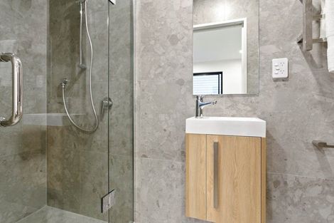 Photo of property in 1d Valron Road, Te Atatu South, Auckland, 0602