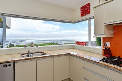 Photo of property in 2/11 Belleview Terrace, Mount Pleasant, Christchurch, 8081