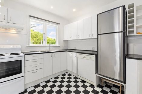 Photo of property in 64 Newlands Road, Newlands, Wellington, 6037