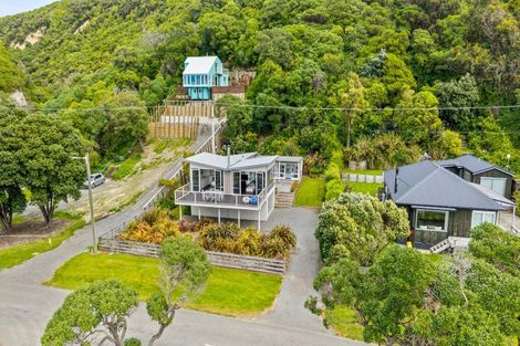 Photo of property in 16 Cathedral Road, Gore Bay, Cheviot, 7383