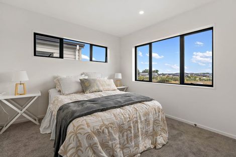 Photo of property in 12 Kapeta Lane, Karaka, 2113