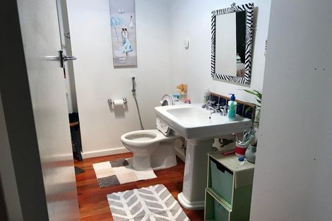 Photo of property in 1/8 Golf Road, New Lynn, Auckland, 0600