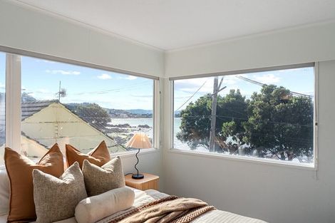 Photo of property in 318 Queens Drive, Lyall Bay, Wellington, 6022