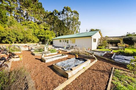 Photo of property in 164 Cross Road, Lepperton, New Plymouth, 4373