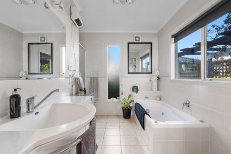 Photo of property in 5 Downing Place, Welcome Bay, Tauranga, 3112