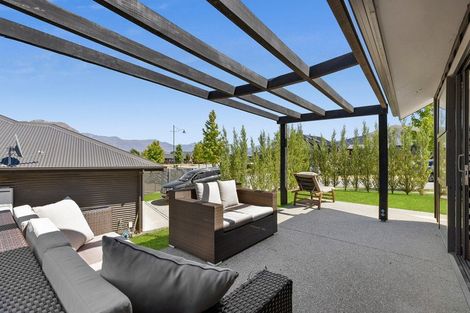 Photo of property in 52 Minaret Ridge, Wanaka, 9305