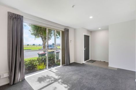 Photo of property in 28 Zabeel Crescent, Takanini, 2112