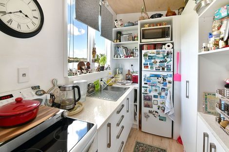 Photo of property in 10 John Road, Stanmore Bay, Whangaparaoa, 0932