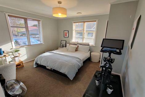 Photo of property in 10 Gladfield Lane, Te Atatu Peninsula, Auckland, 0610