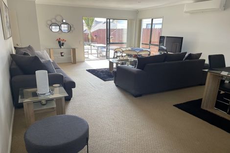 Photo of property in 28 Espalier Drive, Henderson, Auckland, 0612