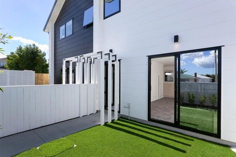 Photo of property in 1/21 Karamu Street, Te Atatu Peninsula, Auckland, 0610