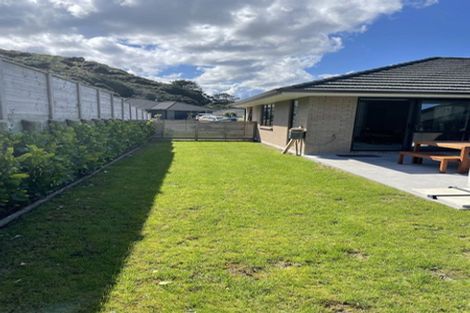 Photo of property in 17 Mooring Close, Whitby, Porirua, 5024