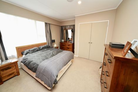 Photo of property in 4 D'urville Place, Kelvin Grove, Palmerston North, 4414