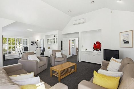 Photo of property in 1 Maple Lane, Waikanae, 5036
