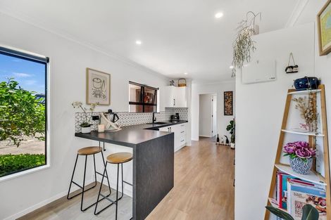Photo of property in 27 Mckeefry Avenue, Greenmeadows, Napier, 4112