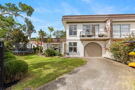 Photo of property in 47 Red Beach Road, Red Beach, 0932