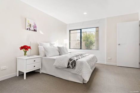 Photo of property in 4/62 Fernhill Way, Oteha, Auckland, 0632