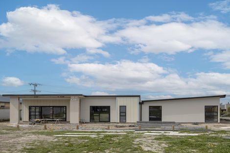 Photo of property in 2 Tui Lane, Oamaru North, 9400