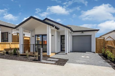 Photo of property in 14 Waimarie Drive, Karaka, 2578