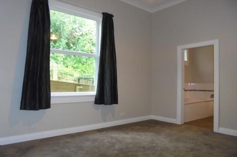 Photo of property in 40 Garden Road, Northland, Wellington, 6012