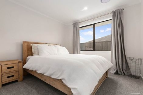 Photo of property in 8 Omahuru Road, Glenbrook, 2681