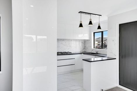 Photo of property in 20 Survila Street, Takanini, 2110