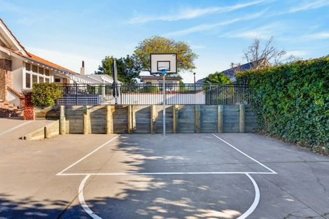 Photo of property in 60 Milton Road, Bluff Hill, Napier, 4110
