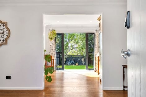 Photo of property in 3 San Ambrosio Rise, Henderson, Auckland, 0612