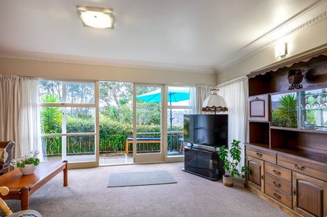 Photo of property in 26 Barron Drive, Green Bay, Auckland, 0604